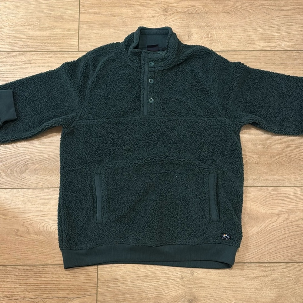 Green Fleece Quarter button up
Mountain & Isles 
Size medium